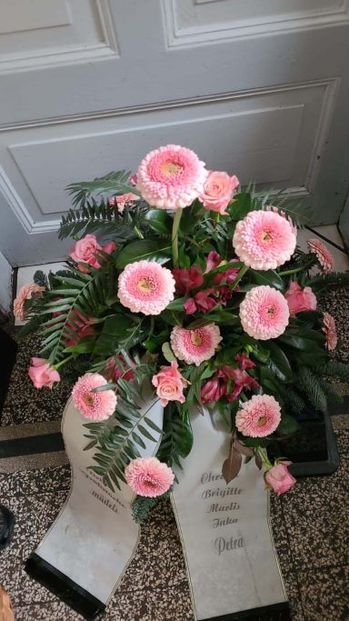 Gesteck Tür pink